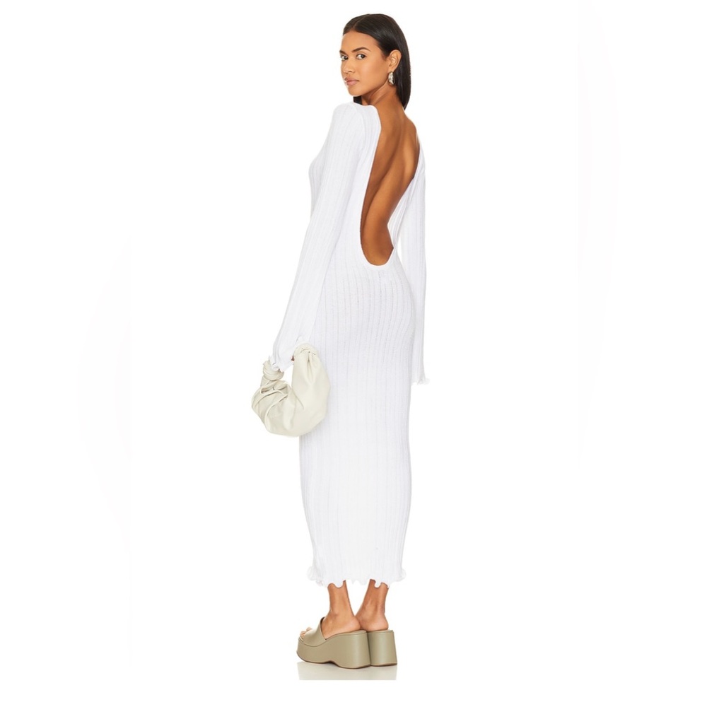 White Sheath Dress with Bell Sleeves and Bateau Neckline

PM-S